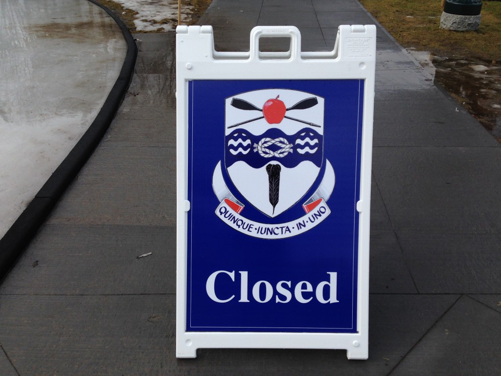 closed rink sign